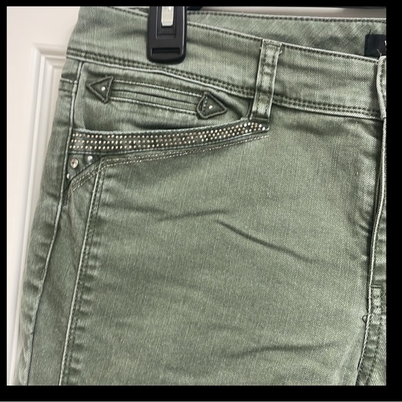WHBM Blanc Green Crop Jeans - Picture 8 of 9
